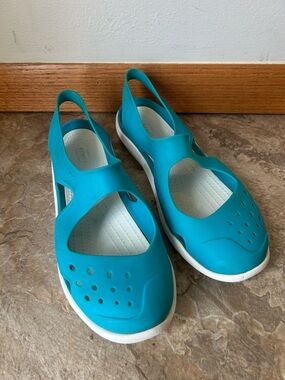CROCS Shiftwater Wave Electric Blue Slingback Sandals